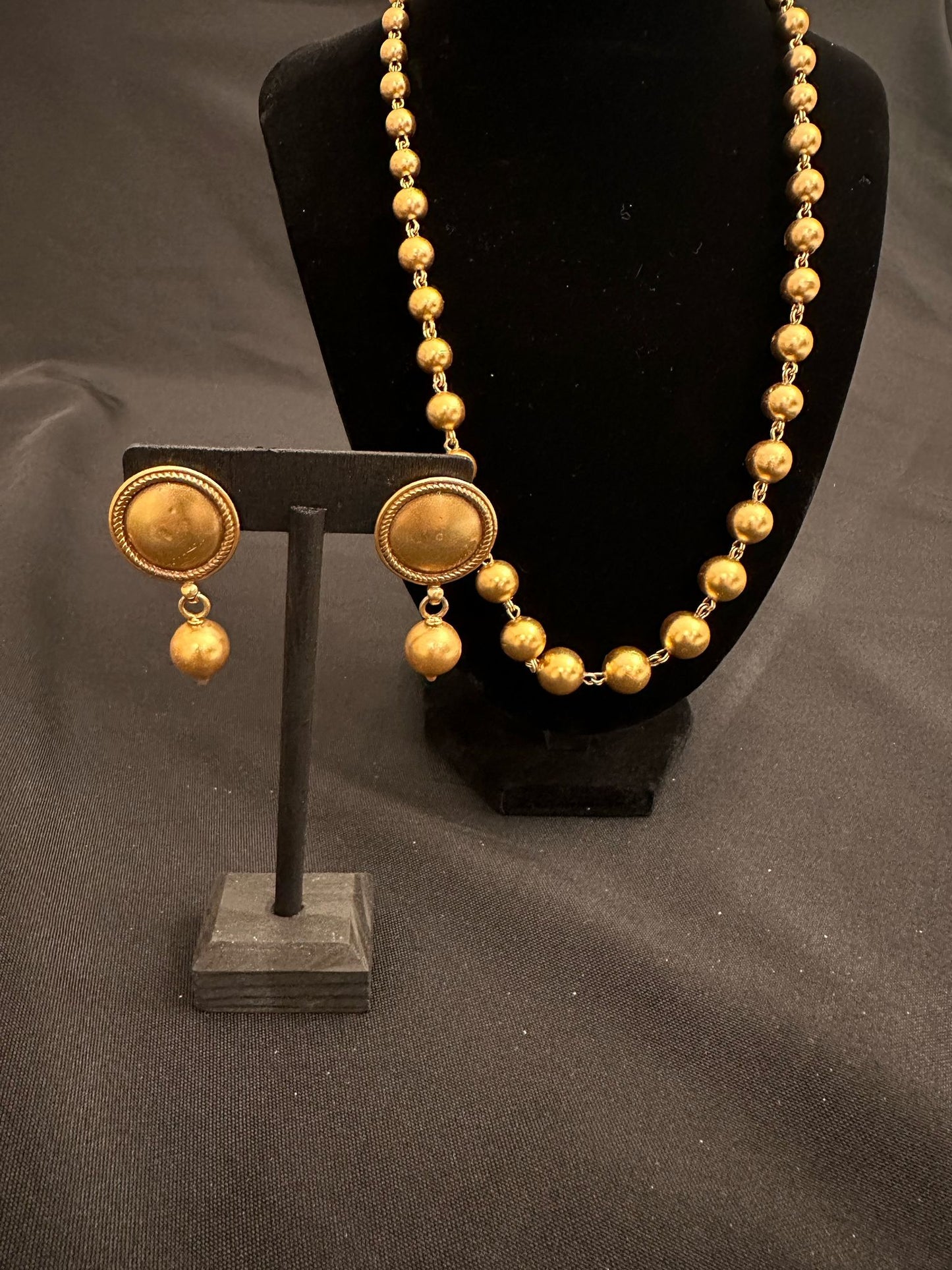 Gold tone balls necklace set
