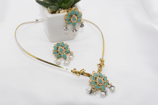 V Shape Kundan Hasli set image 0