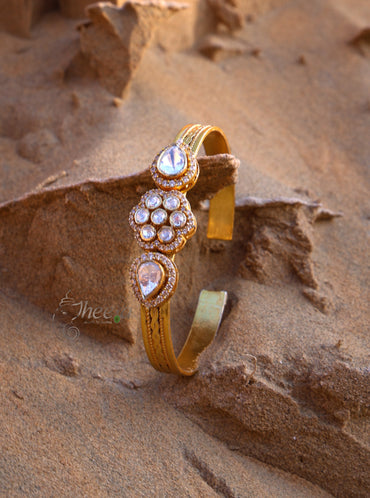 white moissnaite bangle openable