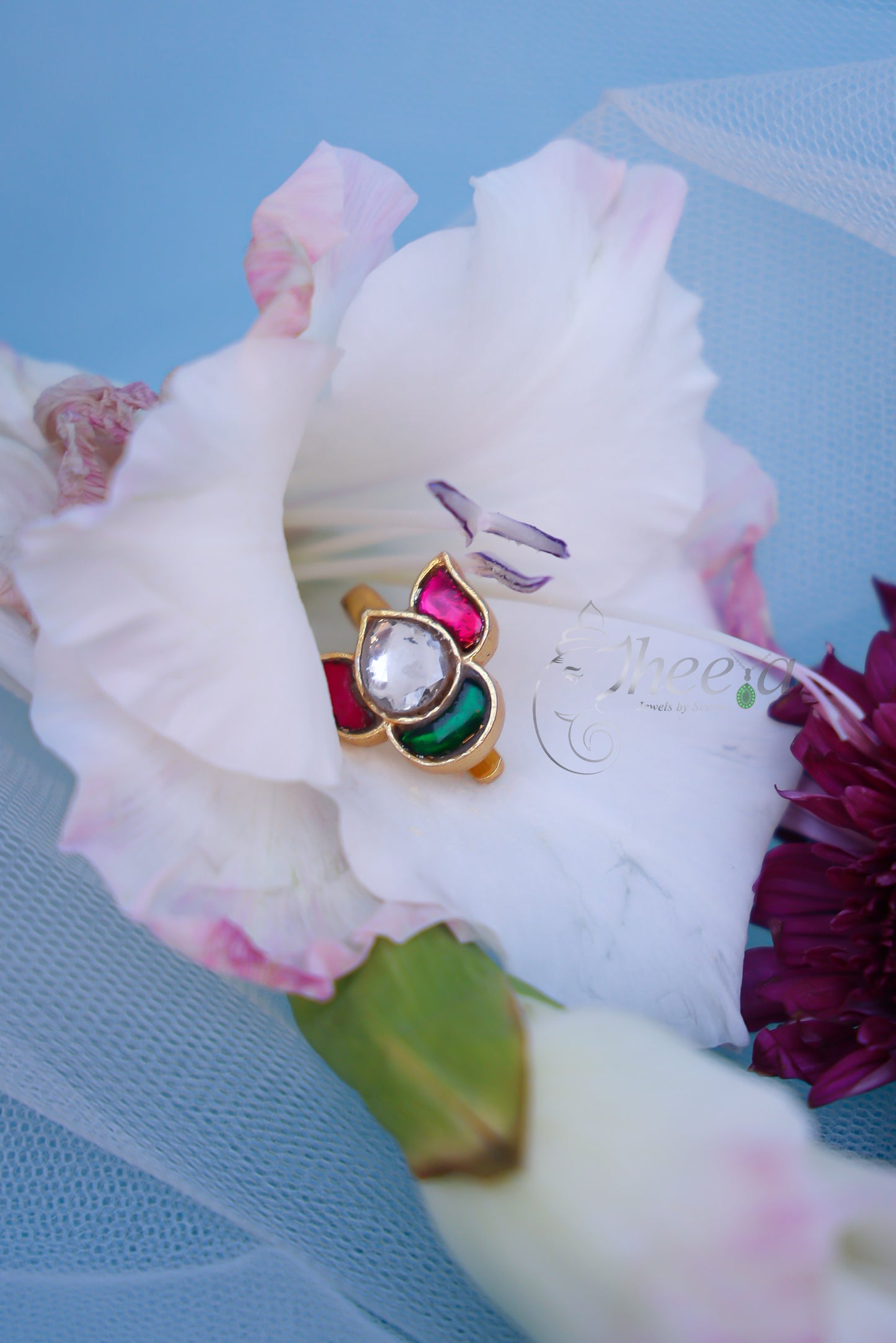 white center lotus bugadi