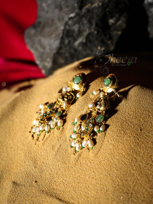 Green stud jadao kundan with pearls