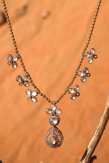 Simple floral mossanaite necklace set withchain