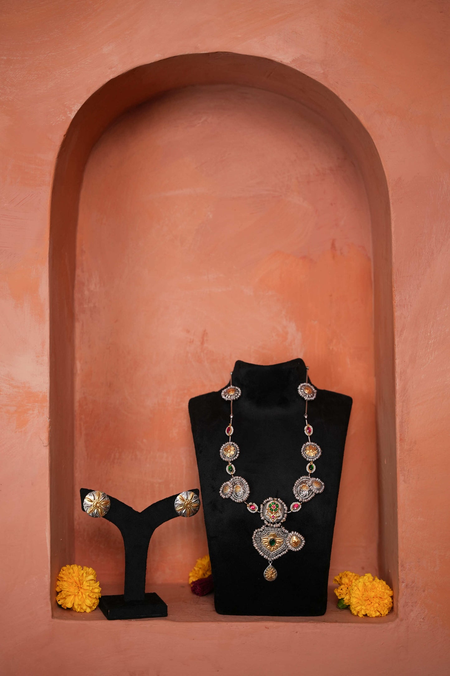Riwaayat Kohlapuri Necklace with earrings