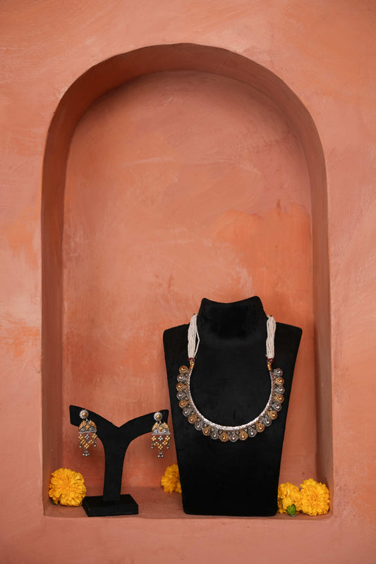 Riwaayat Kohlapuri tussi in dual tone