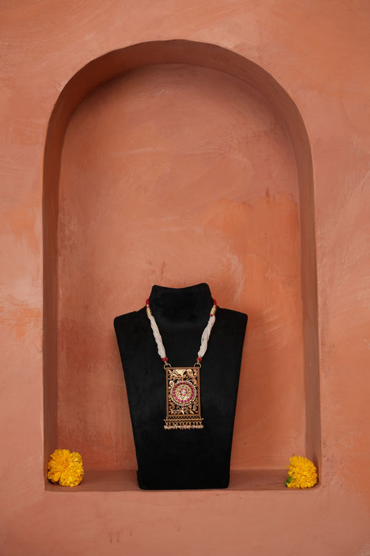 Riwaayat Kundan filigree pendant