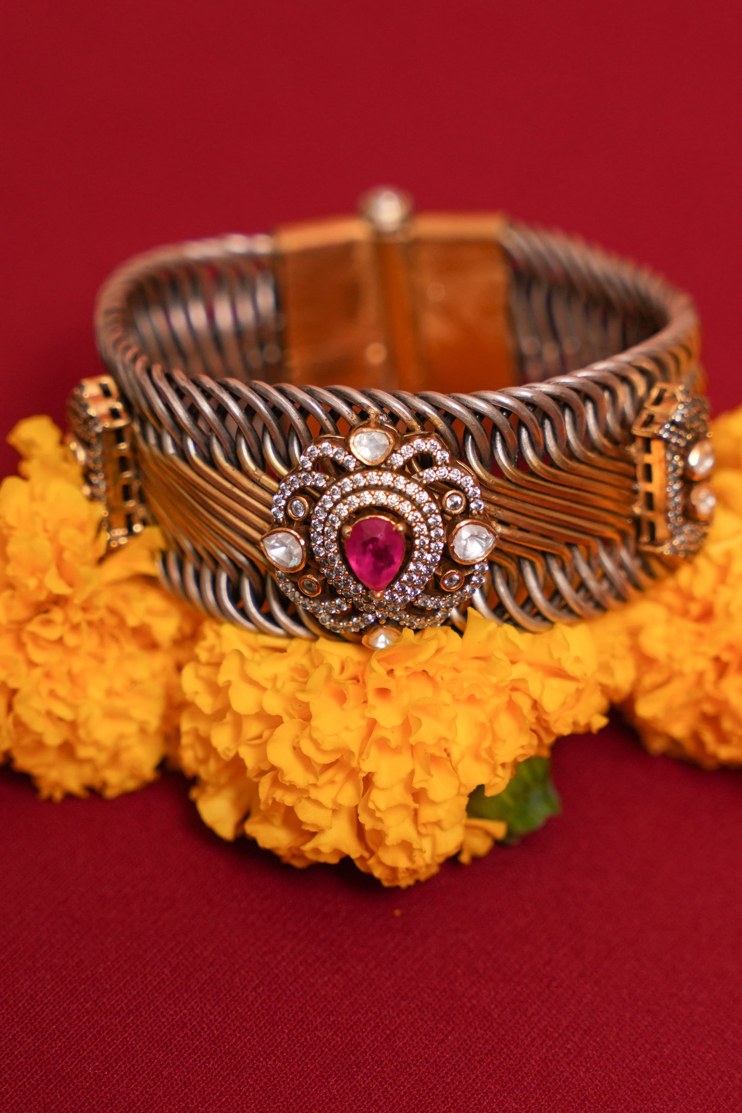 Jalebi Bangle with red stone