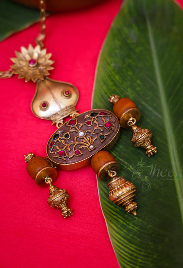 Sringaar Vintage inLay work with coral