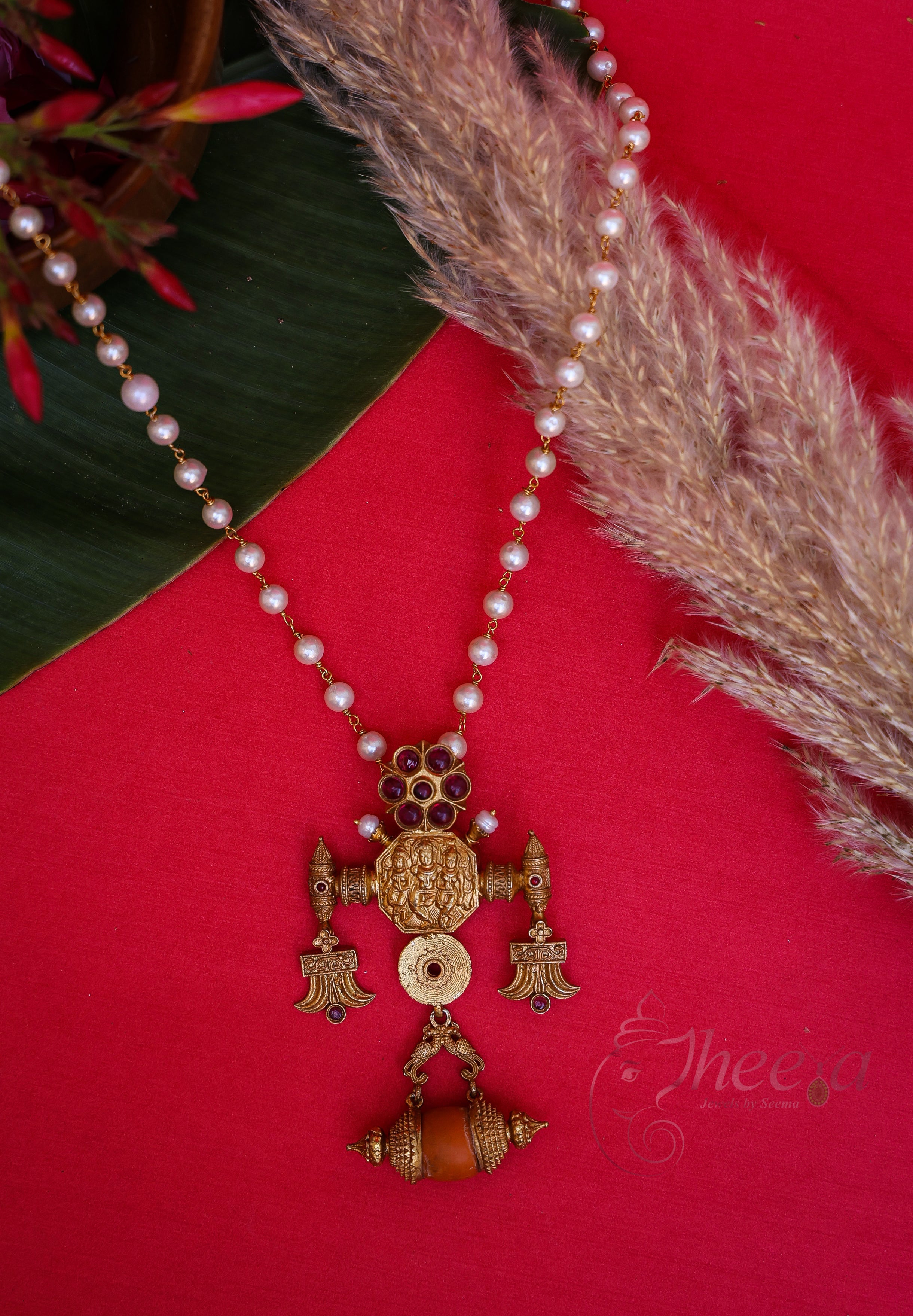 Sringaar vintage necklace with pearl string