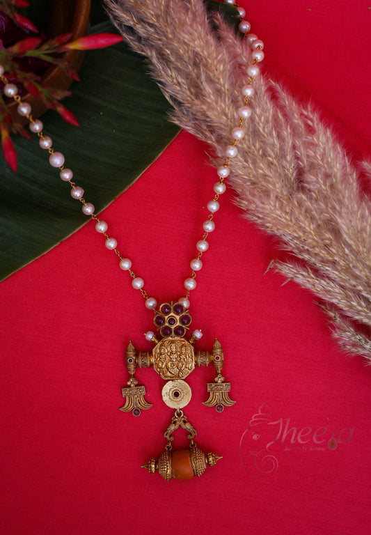 Sringaar vintage necklace with pearl string