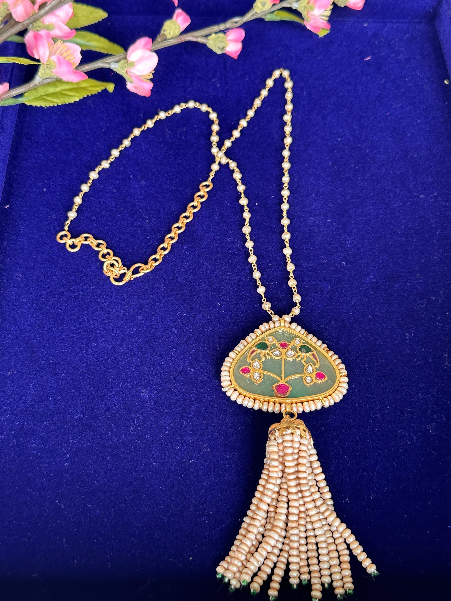 Mint stone with fusion inlay work and kundan pendant
