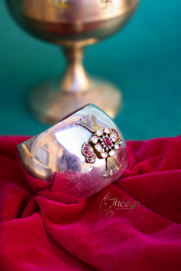 Modern silver fat bracelet with red kundan