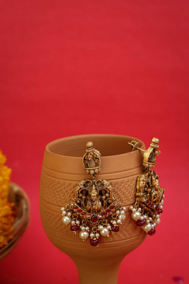Close-up detailing of Noor Jhumka White Moissanite highlighting Moissanite craftsmanship.