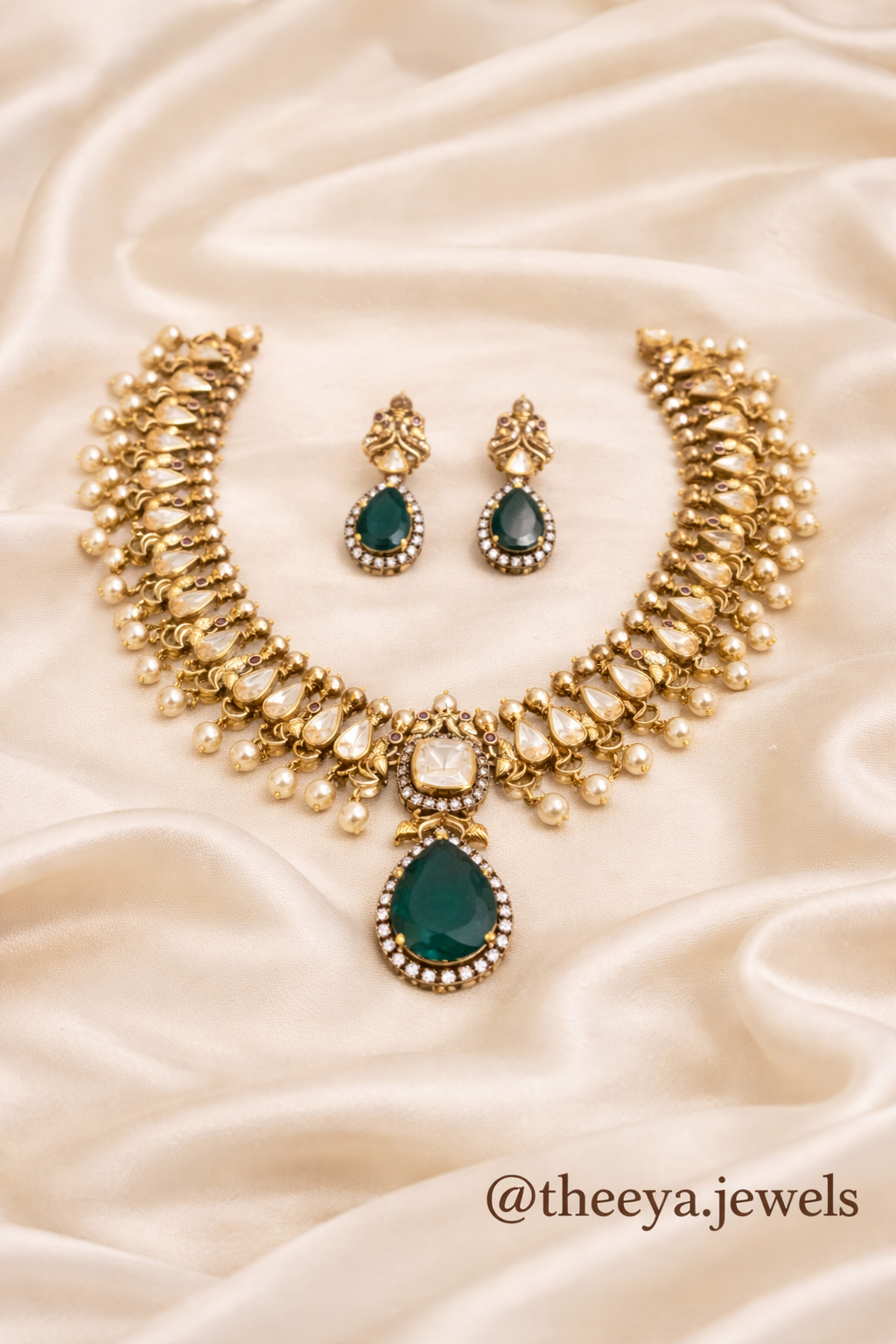 Ratnavalli Green and pearl set with Moissanite