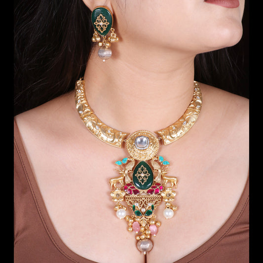 Royal Hasli with Big Pendant image 0