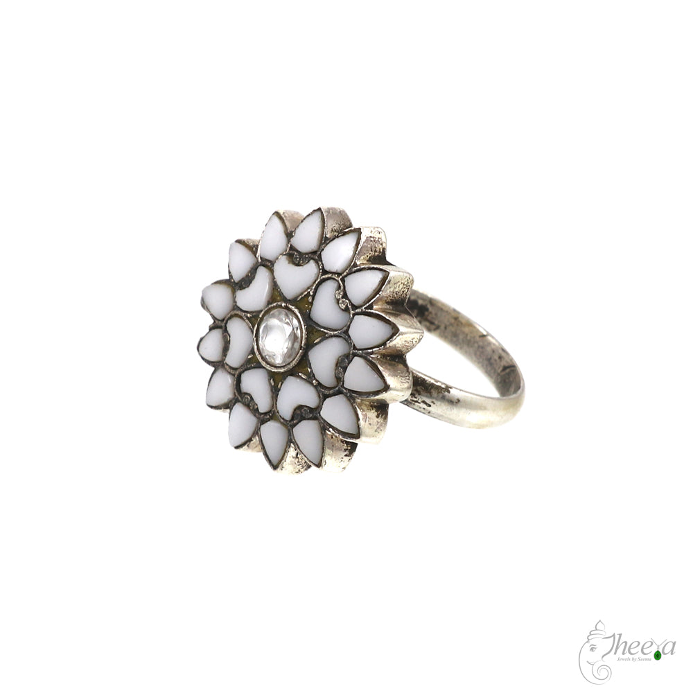 White Kundan Silver Ring image 2