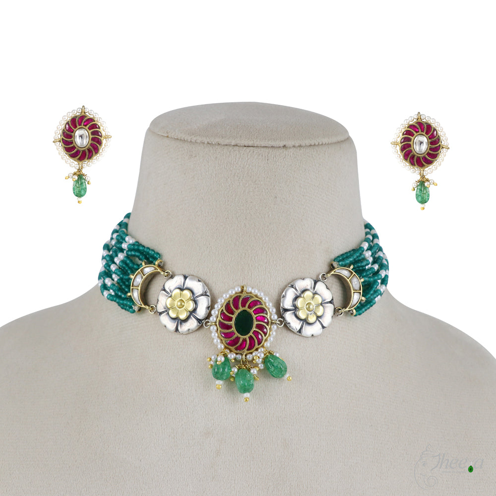 Green Bead Choker With Kundan Pendant image 3