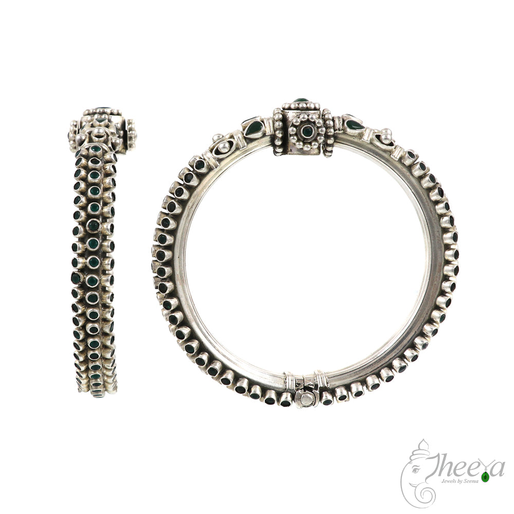 Kangan with Green Glass Stones image 2