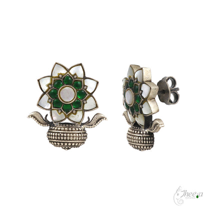Mother of Pearls with Green Kundan Studs image 2