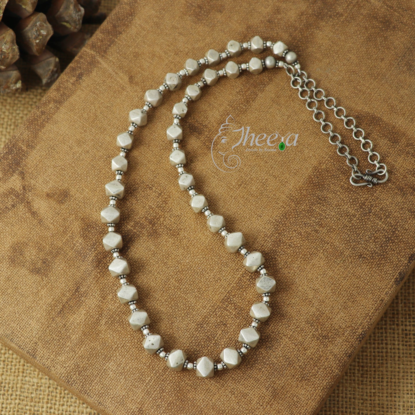 Saadagi Geometric Shape Beads Necklace image 0