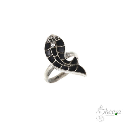 Fish Ring with Black Kundan image 1
