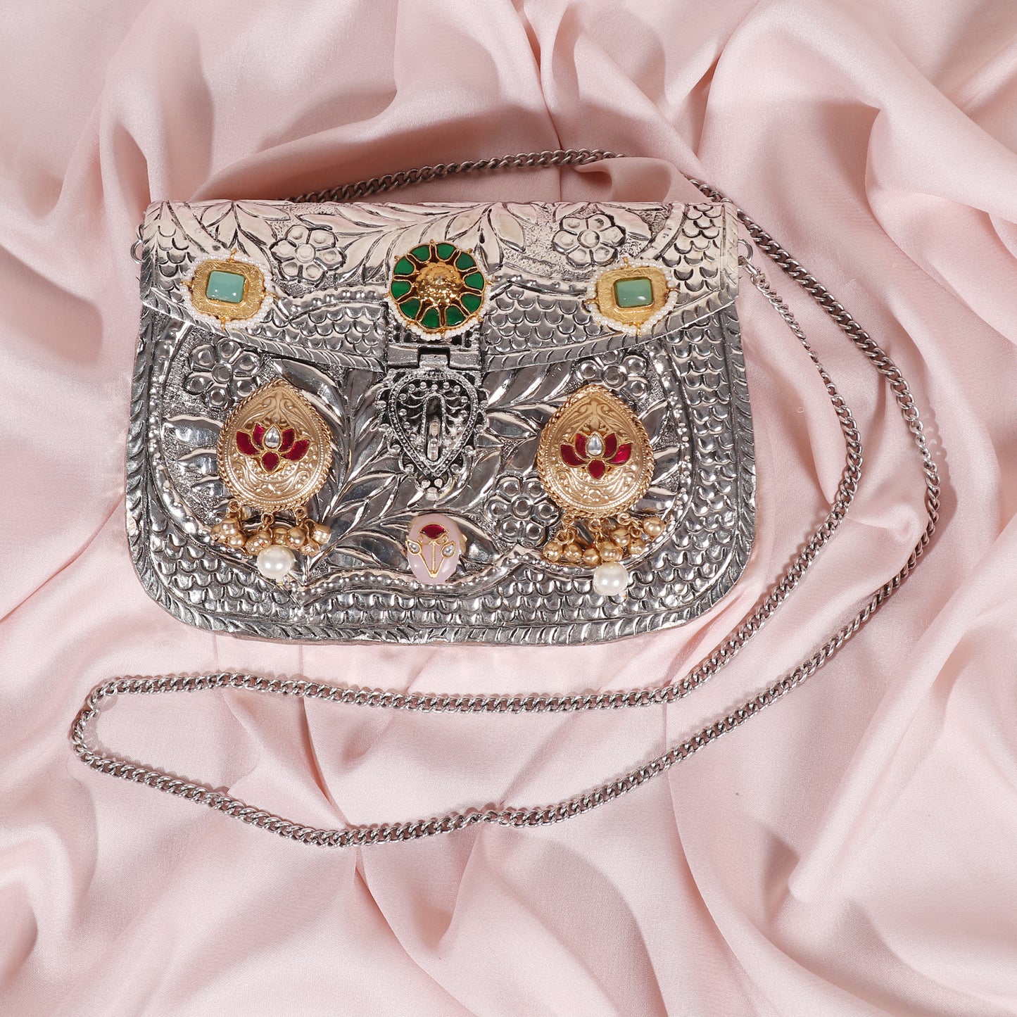 Silver Tone bag with Green Kundan with Chain image 1