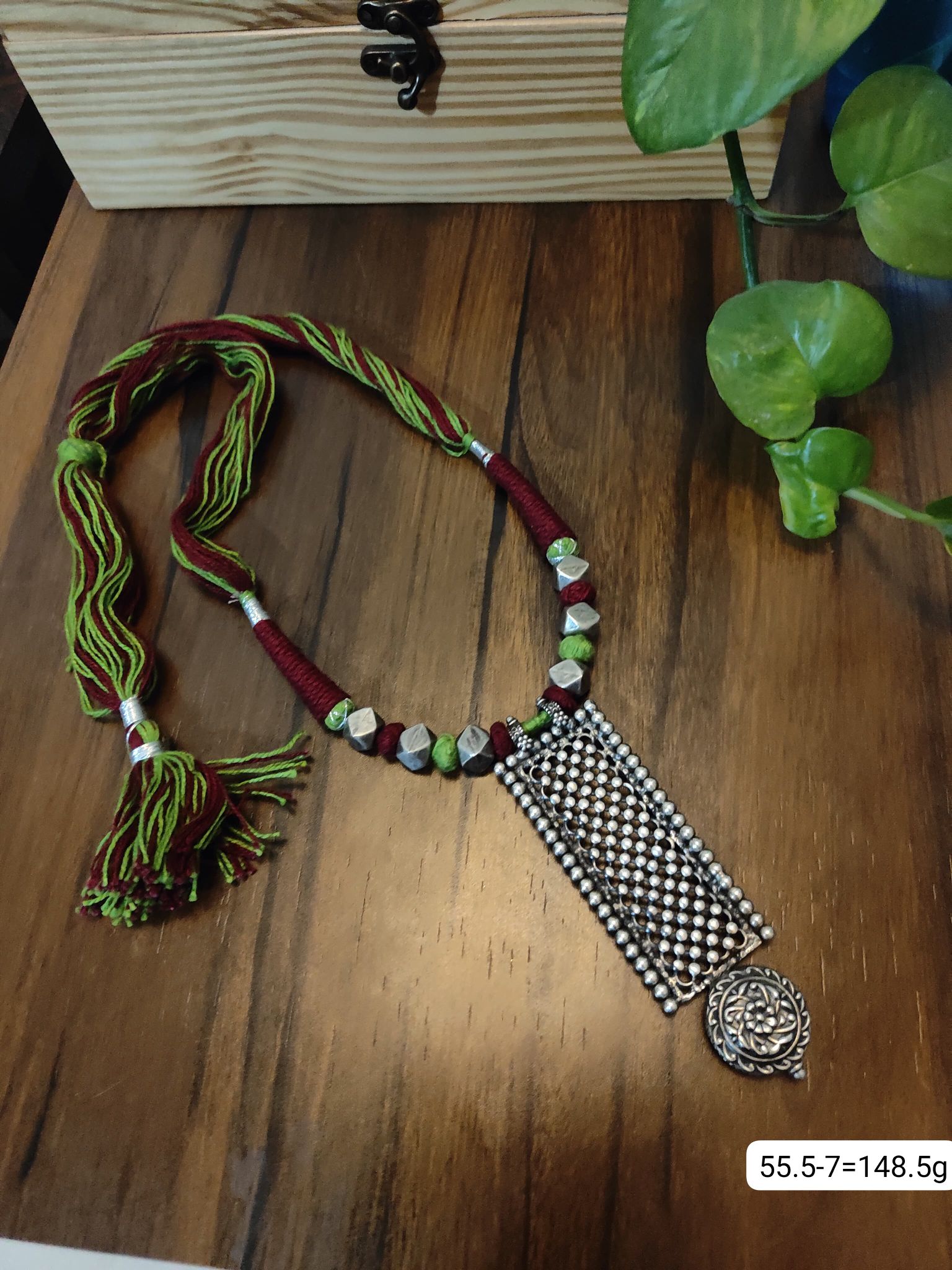 Dhaage Parrot green and maroon Bar pendant image 0
