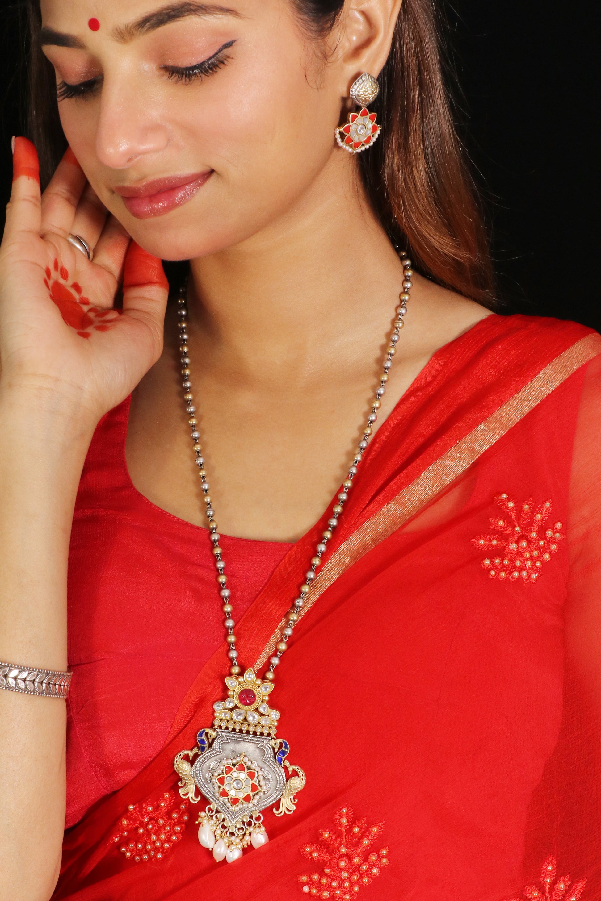 Riwaayat Coral pendant set in dual tone image 2