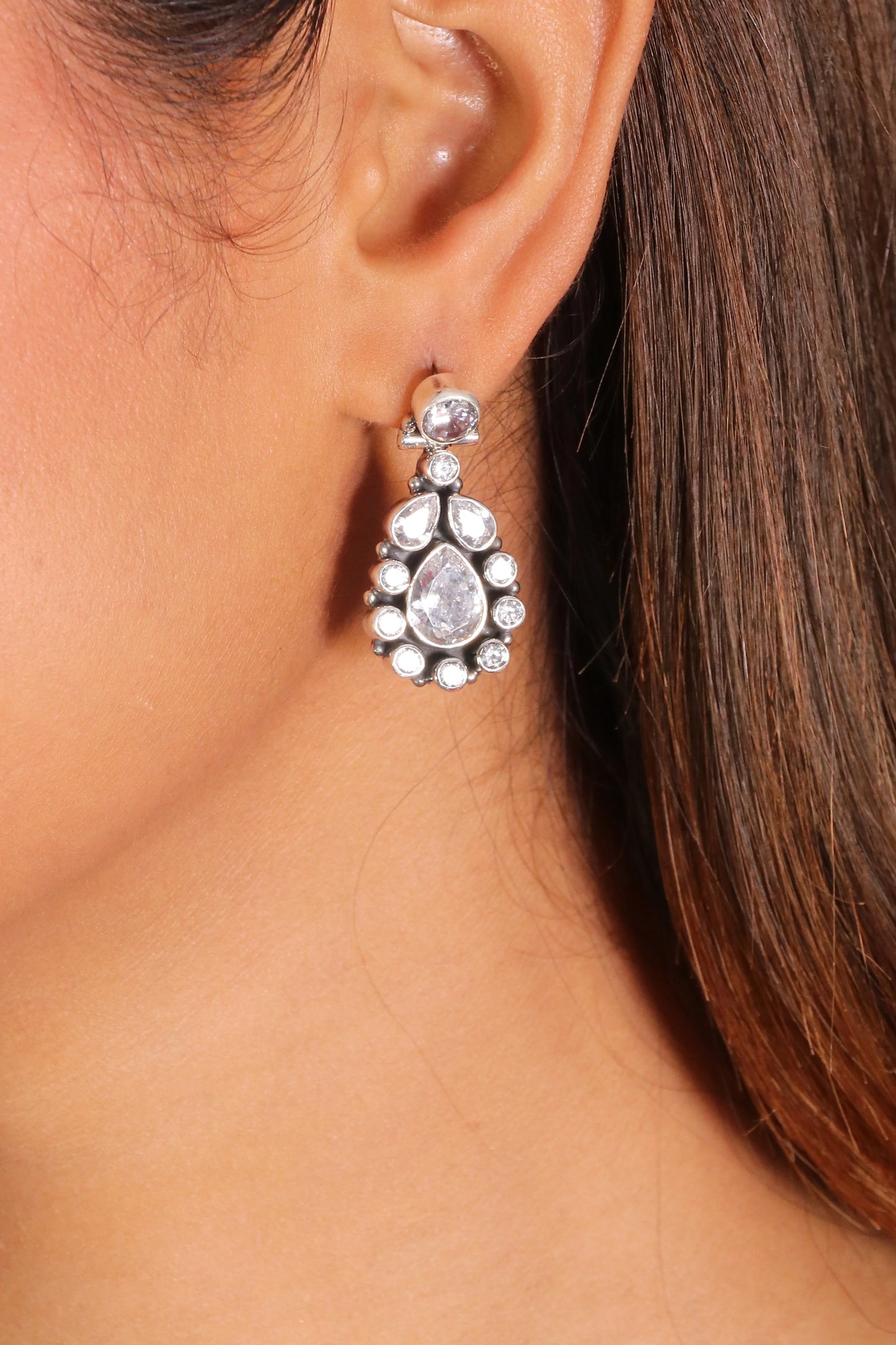 Saadagi White Pear Shaped earring image 1