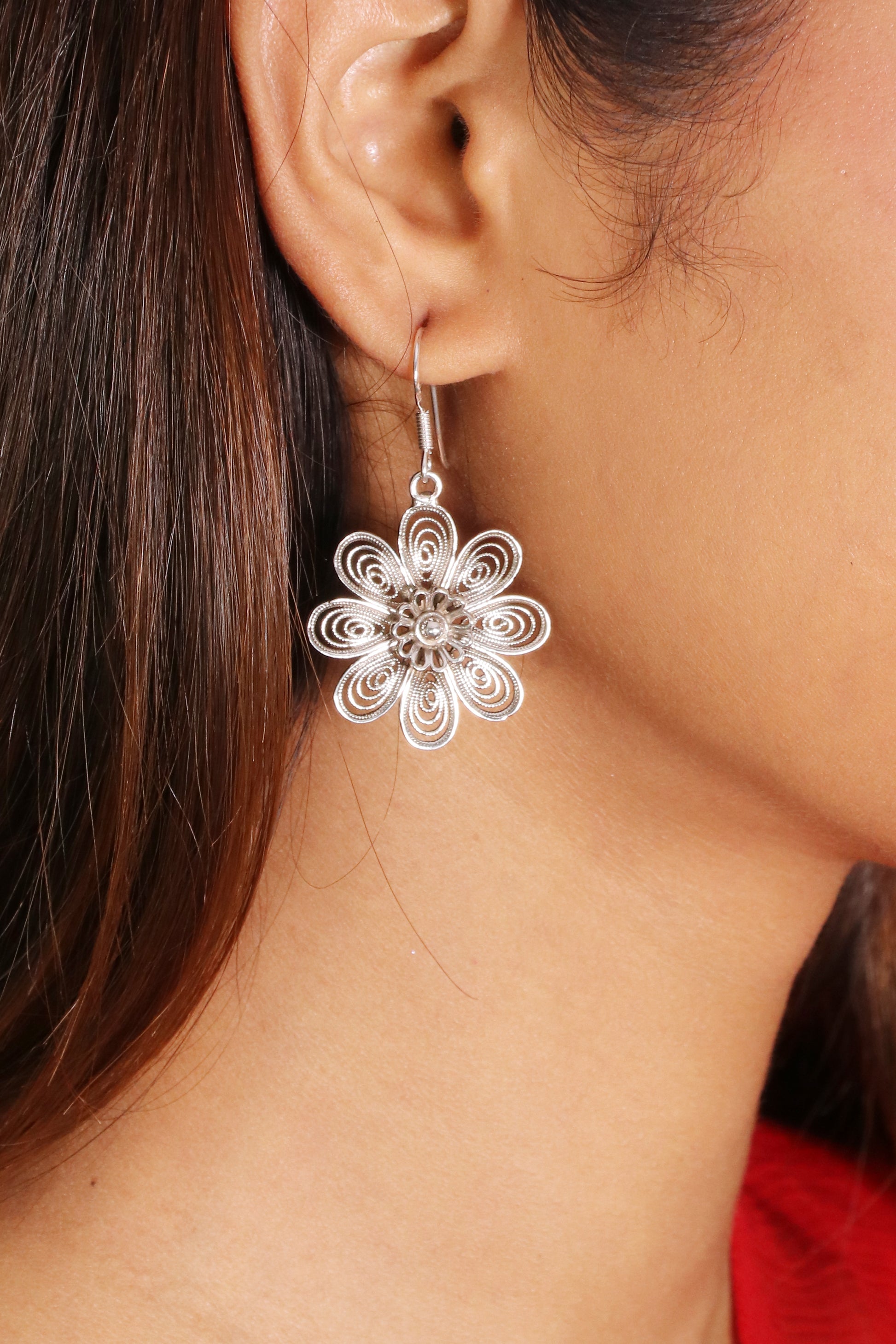 Saadagi Flower filligree earring image 1