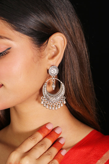 Saadagi Chaandbali chitai earrings image 1