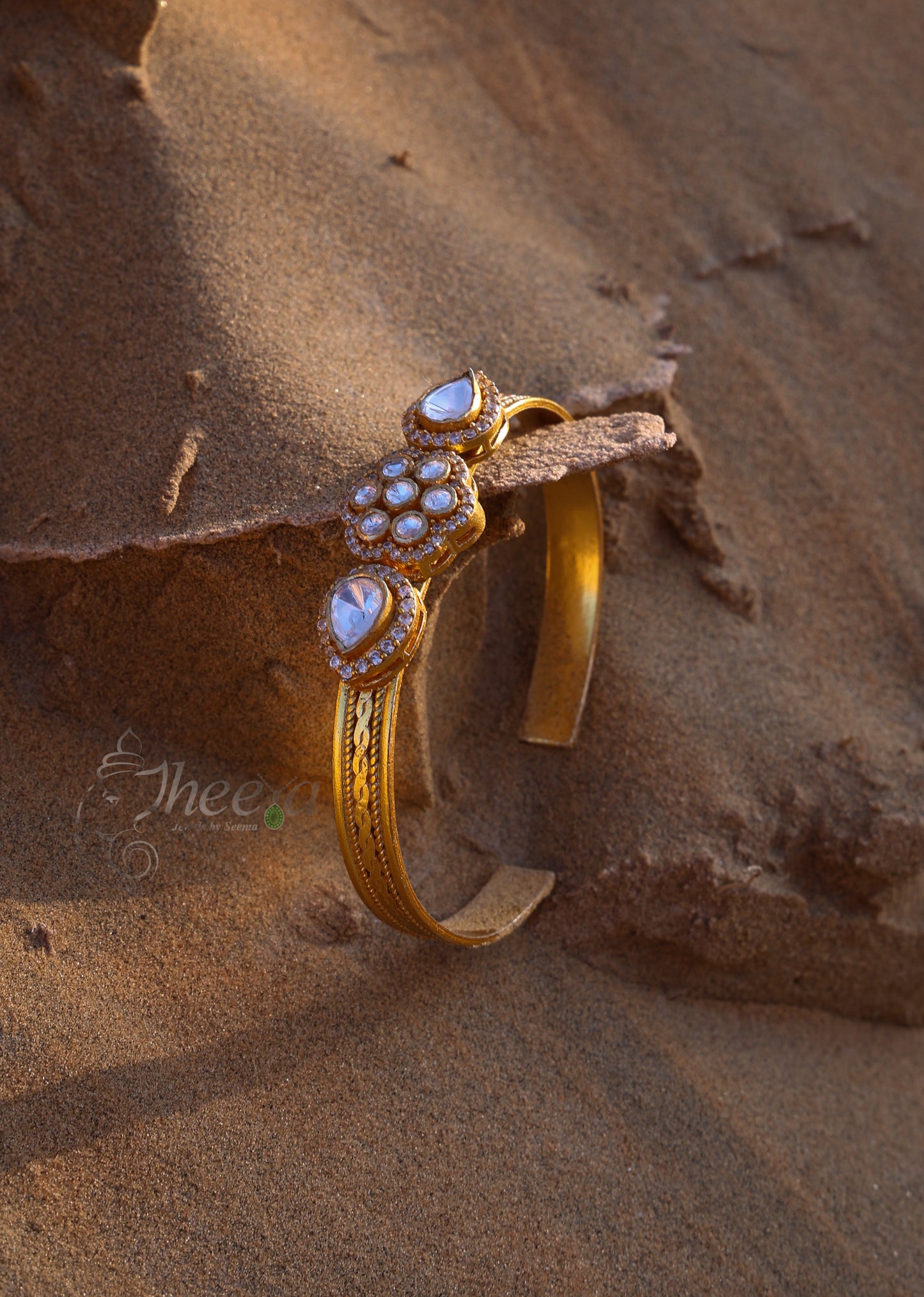 white moissnaite bangle openable