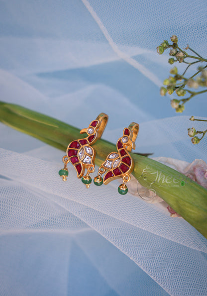 Red bird with green drops bugadi