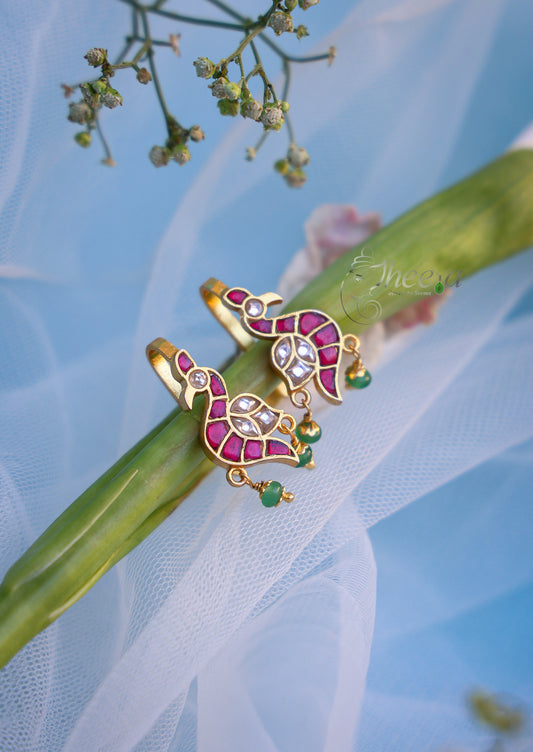 Red bird with green drops bugadi