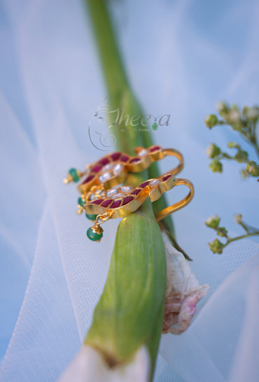 Red bird with green drops bugadi