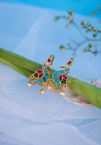 Turquoise and red bird bugadi