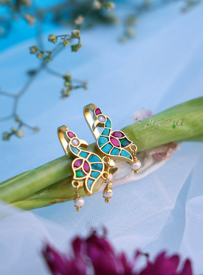 Turquoise and red bird bugadi