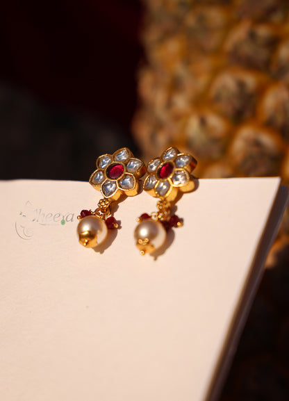 White Kundan stud with pear drop