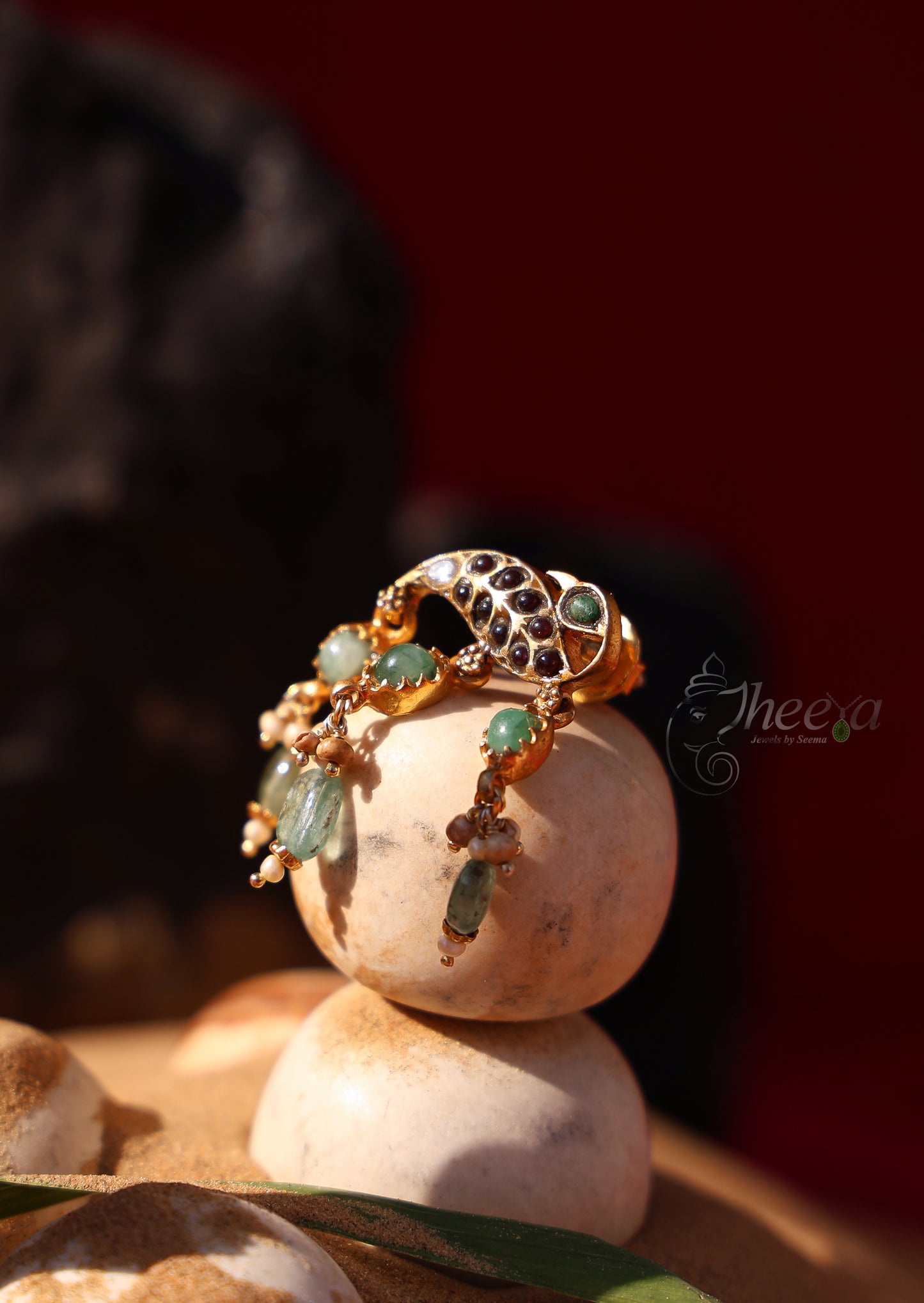 Small jadao peacock earring with green beads