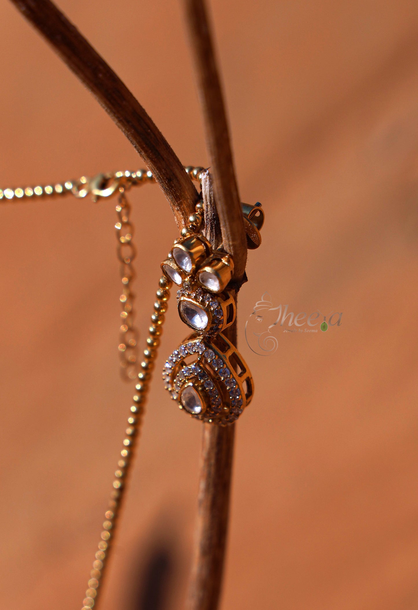 Simple floral mossanaite necklace set withchain
