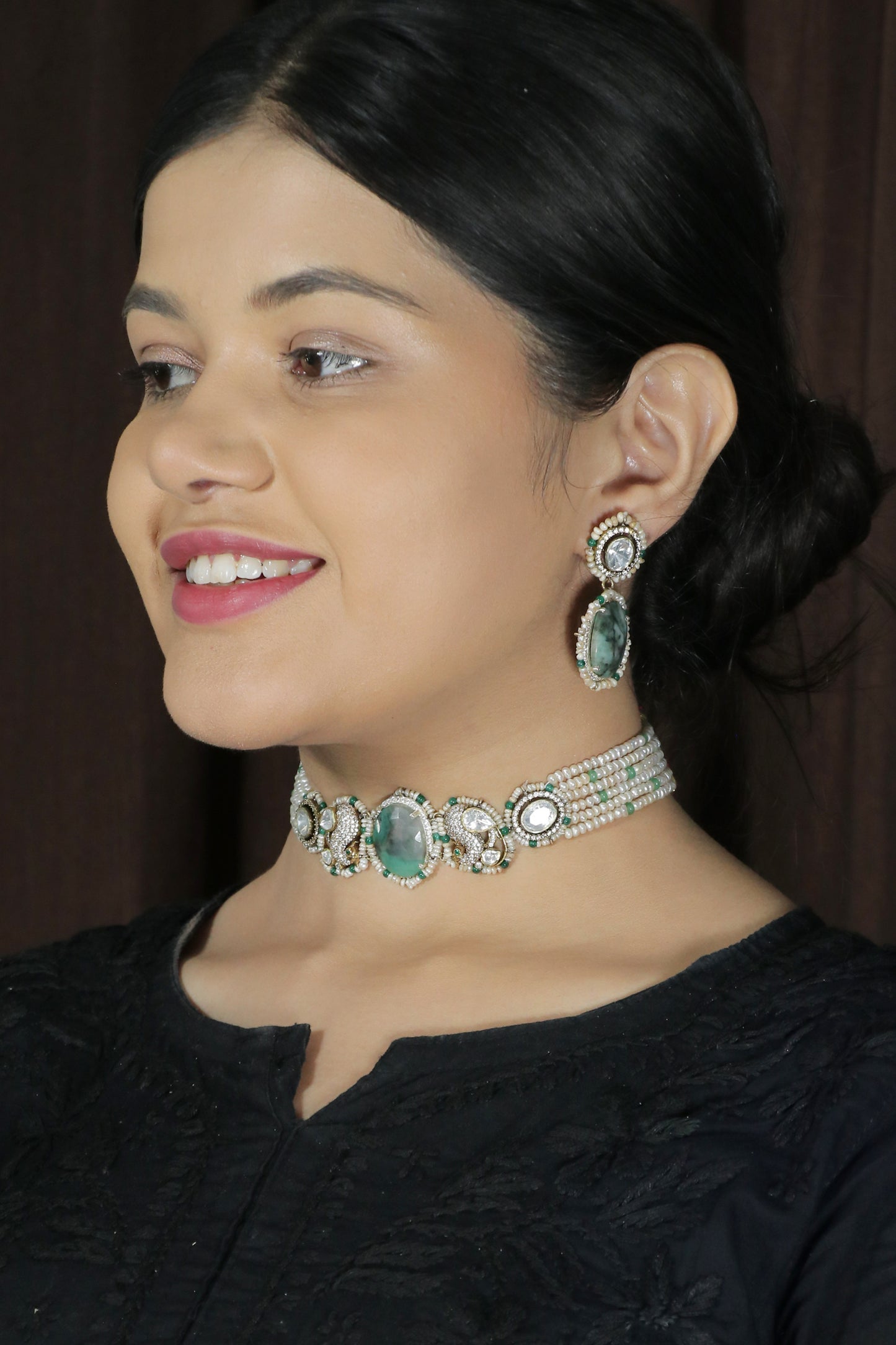Green sapphire choker set