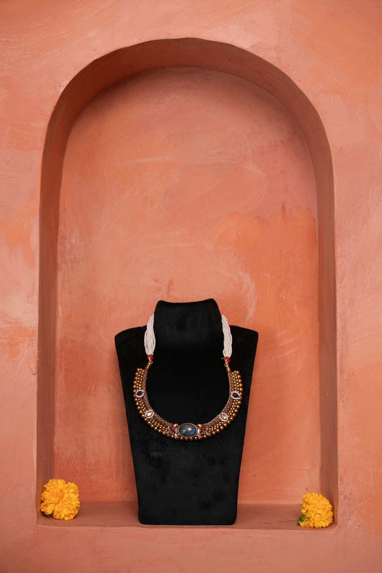 Riwaayat Kohlapuri Tussi with labrodite