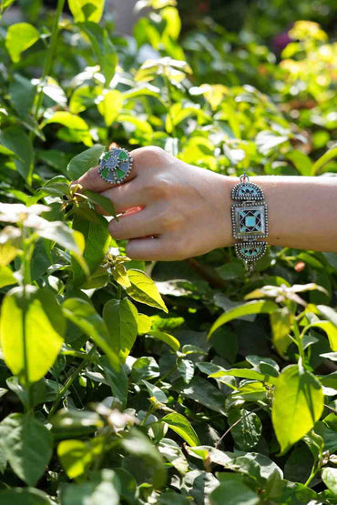 Vanya Grey n Green Ring