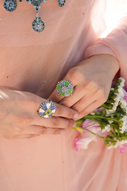 Vanya Grey n Green Ring