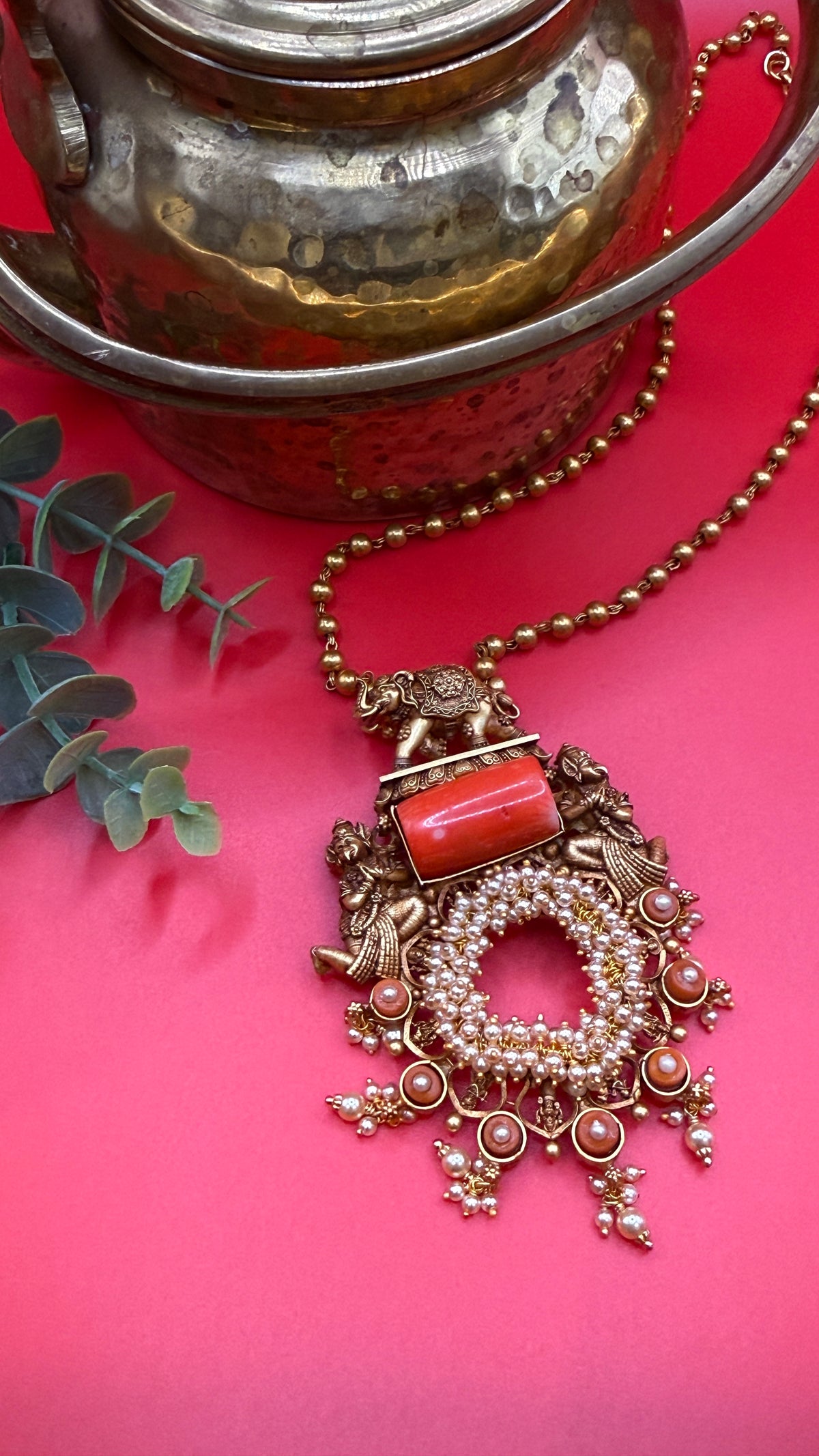 elephant-coral-pearl-pure-silver-long-haar-antique-gold.jpg