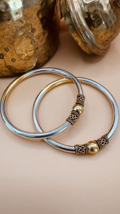 dual-tone-silver-valayal-bangles-pair-size-2-4.jpg
