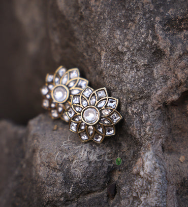 White kundan flower