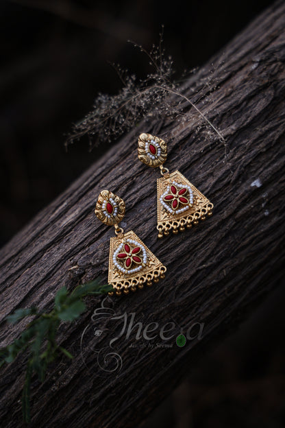 Gold tone with kundan and pearl