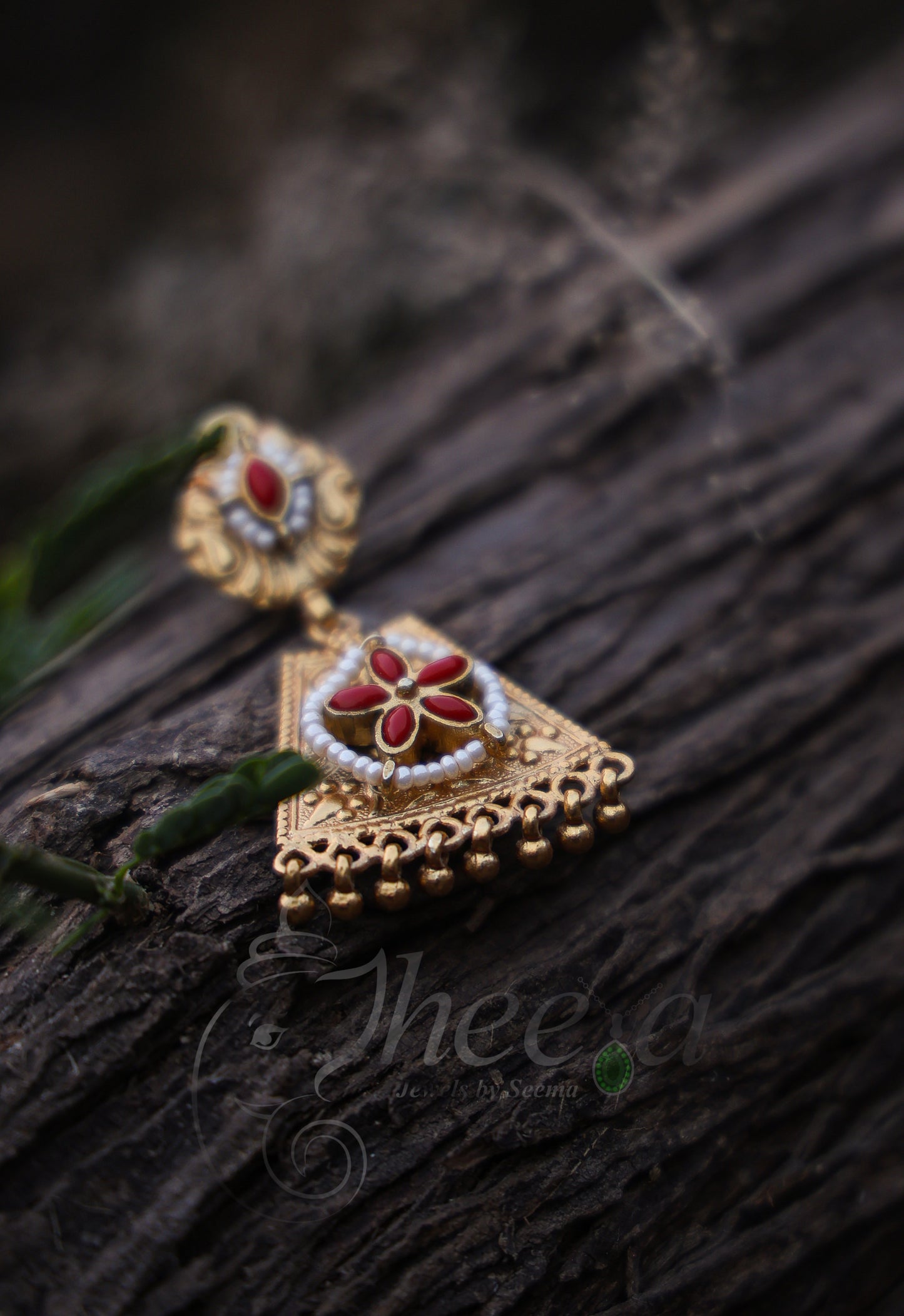 Gold tone with kundan and pearl