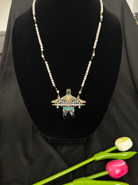 Black onyx with lion pendant