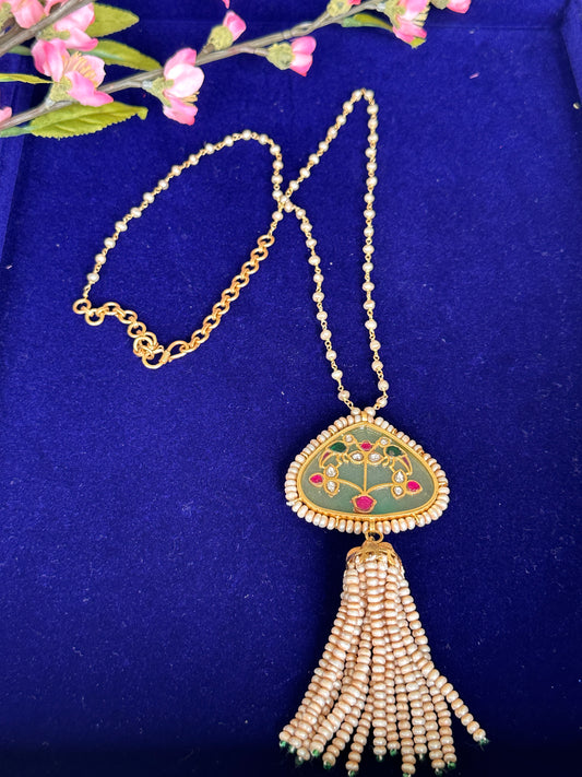Mint stone with fusion inlay work and kundan pendant